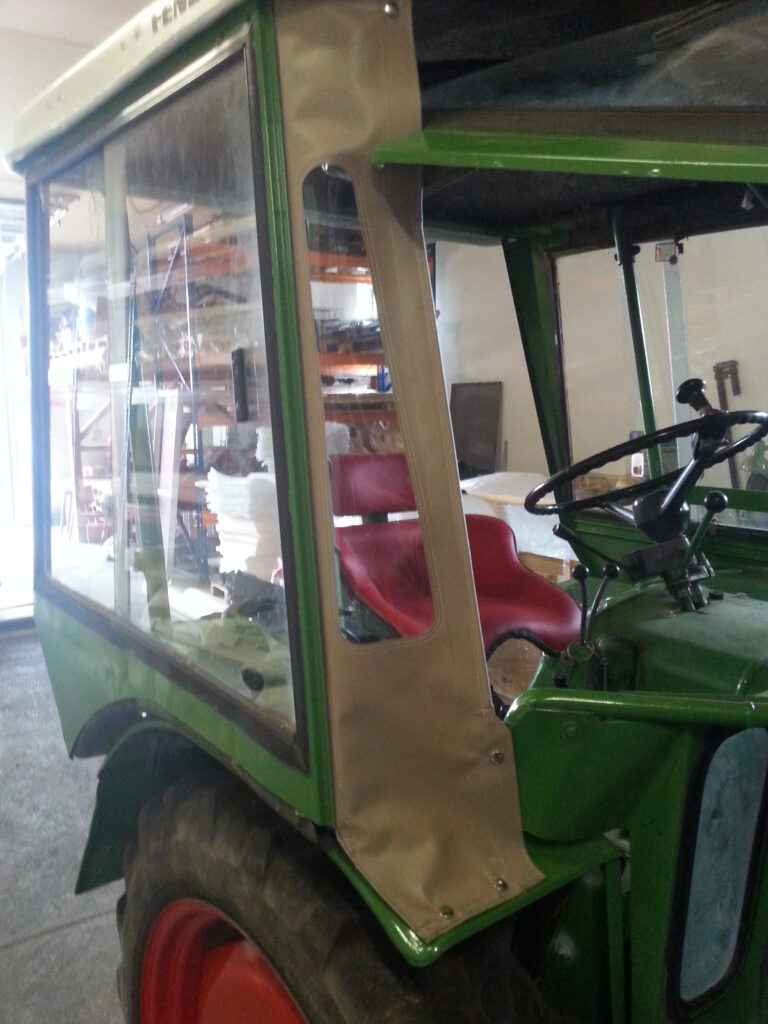 Traktor Sitz neu gepolstert – Schleppersitz Erneuerung in Handarbeit