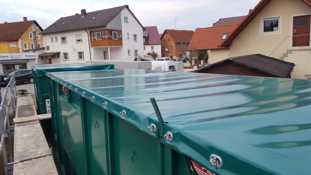 Robuste Containerplane – wetterfeste Rollplane für Transport und Lagerung